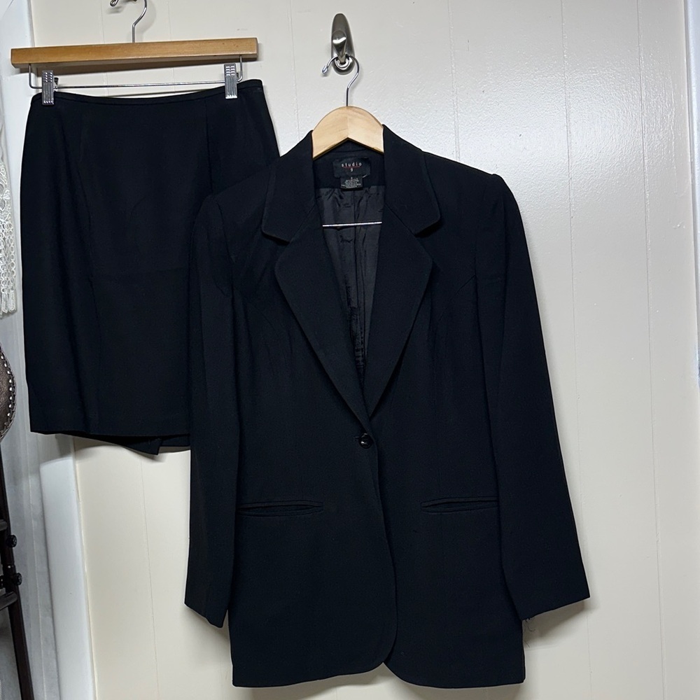 Studio9 Elegant Black Blazer and Skirt Ensemble